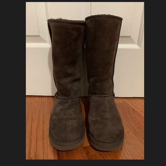 UGG Shoes - Chocolate Brown Uggs UGG Shoes - Chocolate Brown Uggs
